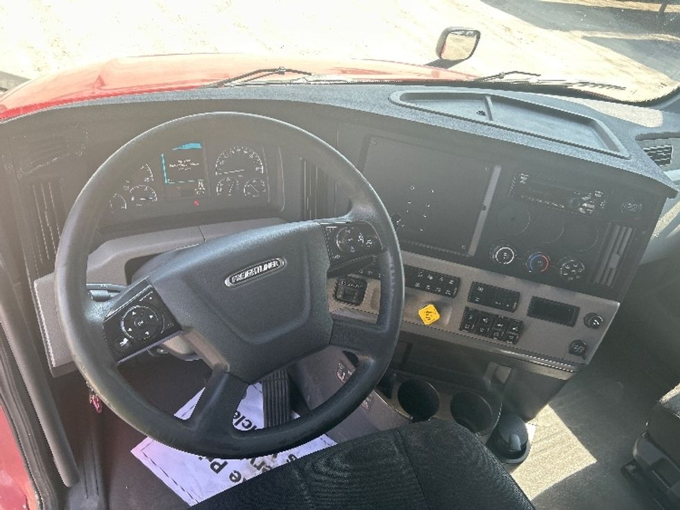 Sleeper Tractor-Heavy Duty Tractors-Freightliner-2019-T12664ST-Reading-PA-560,421\n\t\tmiles-$ 49,750 - Image 11
