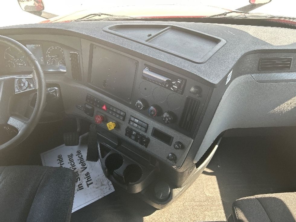 Sleeper Tractor-Heavy Duty Tractors-Freightliner-2019-T12664ST-Reading-PA-560,421\n\t\tmiles-$ 49,750 - Image 12