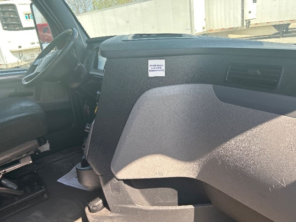 Sleeper Tractor-Heavy Duty Tractors-Freightliner-2019-T12664ST-Reading-PA-560,421\n\t\tmiles-$ 49,750 - Image 15