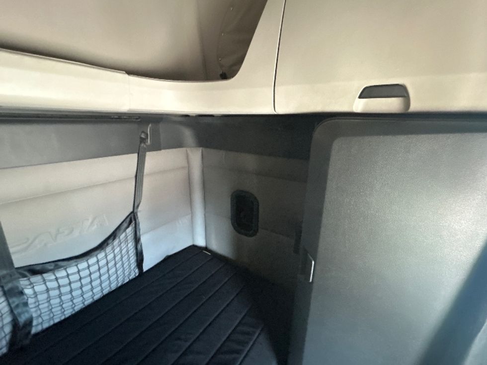 Sleeper Tractor-Heavy Duty Tractors-Freightliner-2019-T12664ST-Reading-PA-560,421\n\t\tmiles-$ 49,750 - Image 18