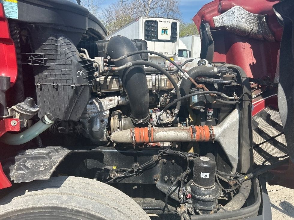 Sleeper Tractor-Heavy Duty Tractors-Freightliner-2019-T12664ST-Reading-PA-560,421\n\t\tmiles-$ 49,750 - Image 20