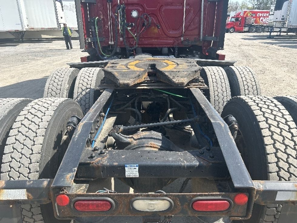 Sleeper Tractor-Heavy Duty Tractors-Freightliner-2019-T12664ST-Reading-PA-560,421\n\t\tmiles-$ 49,750 - Image 6
