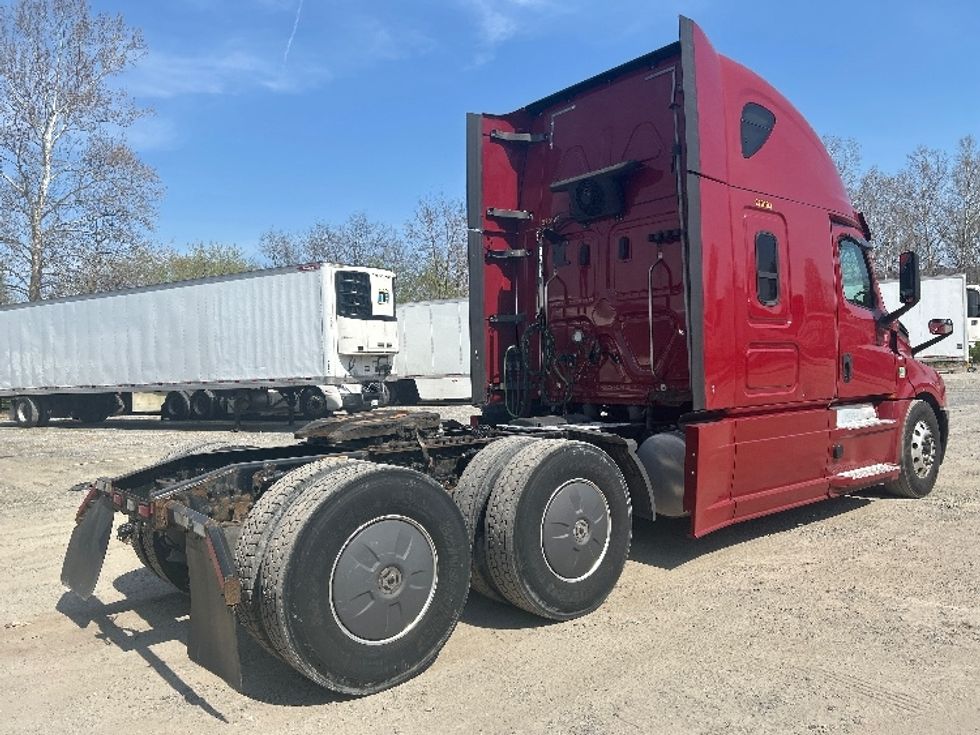 Sleeper Tractor-Heavy Duty Tractors-Freightliner-2019-T12664ST-Reading-PA-560,421\n\t\tmiles-$ 49,750 - Image 7
