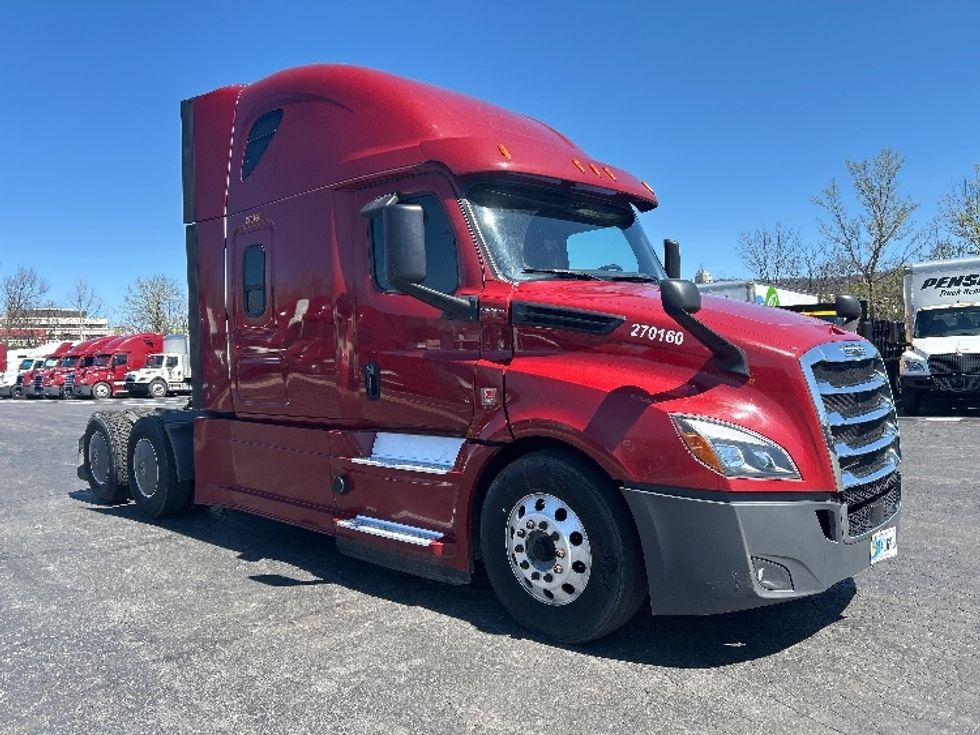 Sleeper Tractor-Heavy Duty Tractors-Freightliner-2019-T12664ST-Reading-PA-561,363\n\t\tmiles-$ 49,250 - Image 1