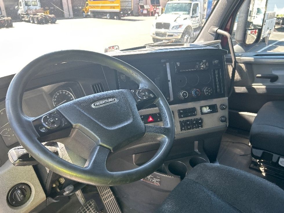 Sleeper Tractor-Heavy Duty Tractors-Freightliner-2019-T12664ST-Reading-PA-561,363\n\t\tmiles-$ 49,250 - Image 10