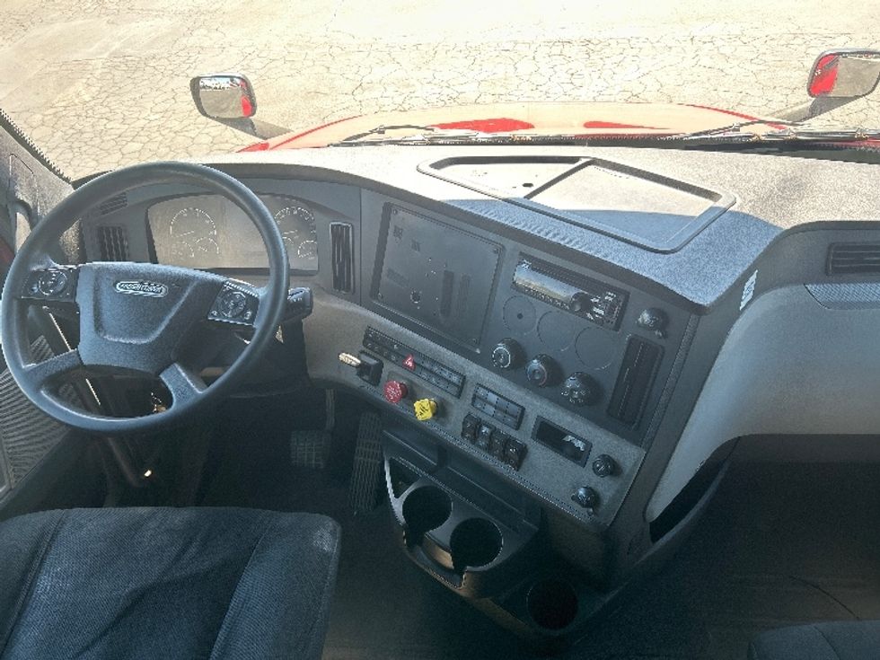 Sleeper Tractor-Heavy Duty Tractors-Freightliner-2019-T12664ST-Reading-PA-561,363\n\t\tmiles-$ 49,250 - Image 12