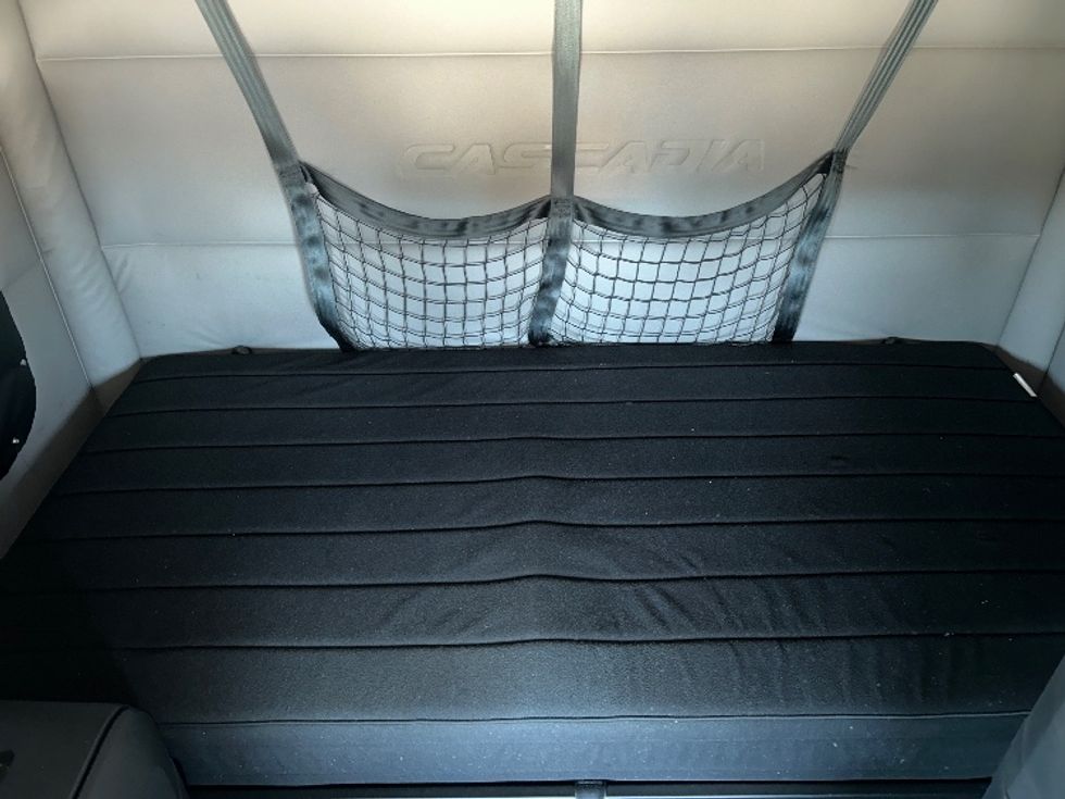 Sleeper Tractor-Heavy Duty Tractors-Freightliner-2019-T12664ST-Reading-PA-561,363\n\t\tmiles-$ 49,250 - Image 17