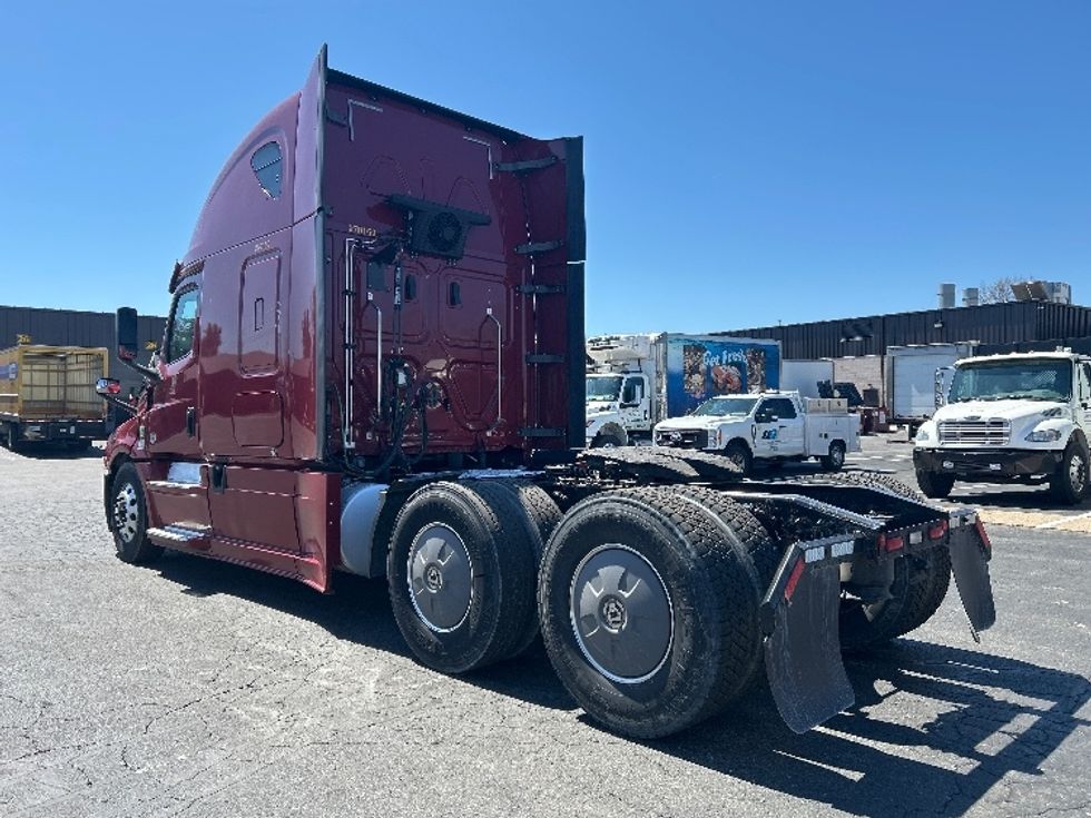 Sleeper Tractor-Heavy Duty Tractors-Freightliner-2019-T12664ST-Reading-PA-561,363\n\t\tmiles-$ 49,250 - Image 5