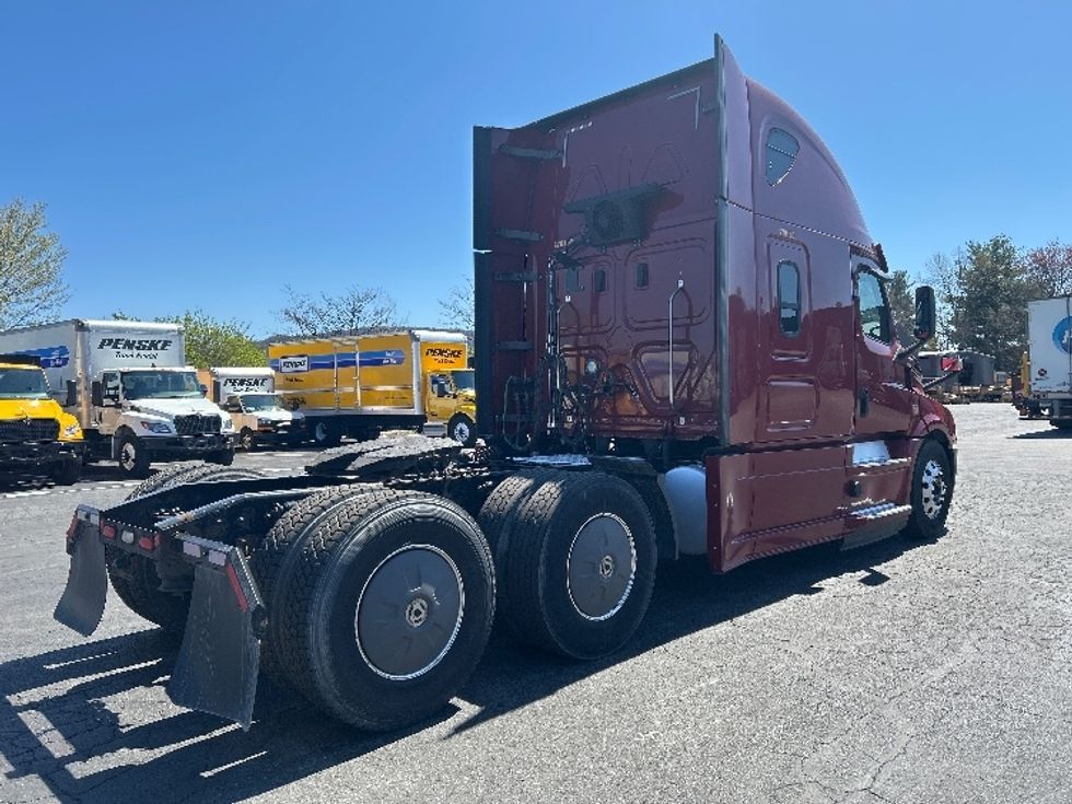 Sleeper Tractor-Heavy Duty Tractors-Freightliner-2019-T12664ST-Reading-PA-561,363\n\t\tmiles-$ 49,250 - Image 7