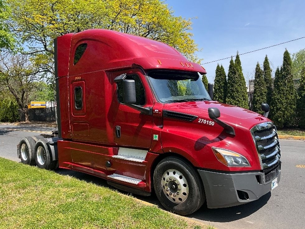 Sleeper Tractor-Heavy Duty Tractors-Freightliner-2019-T12664ST-Reading-PA-564,480\n\t\tmiles-$ 49,500 - Image 1
