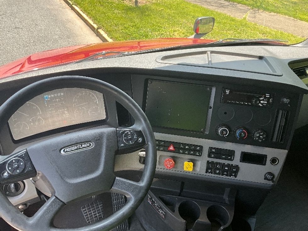 Sleeper Tractor-Heavy Duty Tractors-Freightliner-2019-T12664ST-Reading-PA-564,480\n\t\tmiles-$ 49,500 - Image 11