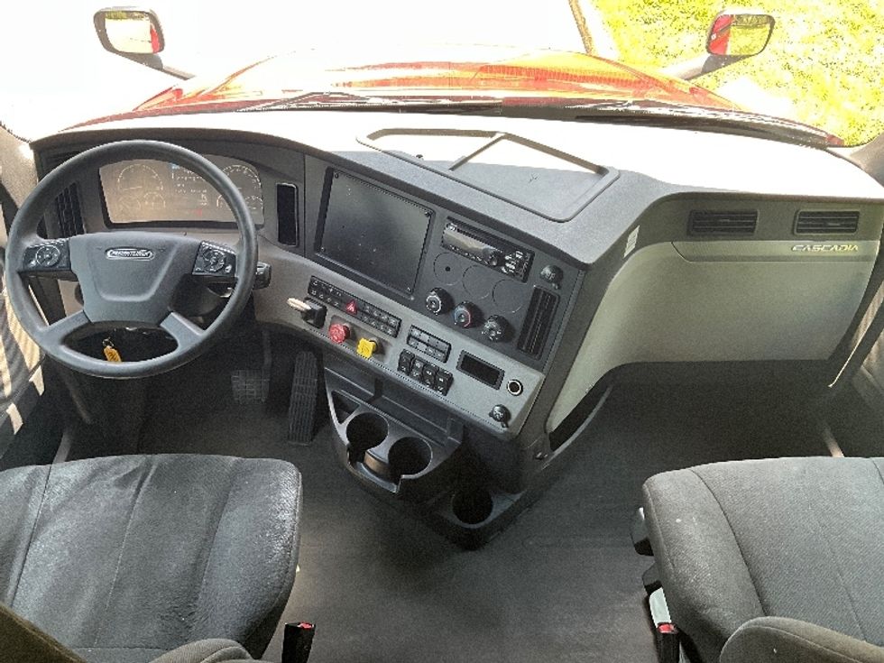 Sleeper Tractor-Heavy Duty Tractors-Freightliner-2019-T12664ST-Reading-PA-564,480\n\t\tmiles-$ 49,500 - Image 12