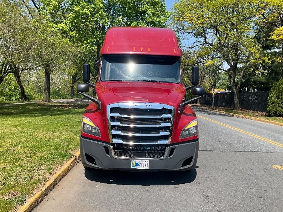 Sleeper Tractor-Heavy Duty Tractors-Freightliner-2019-T12664ST-Reading-PA-564,480\n\t\tmiles-$ 49,500 - Image 2
