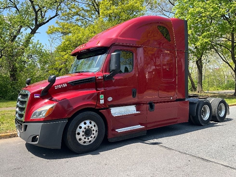 Sleeper Tractor-Heavy Duty Tractors-Freightliner-2019-T12664ST-Reading-PA-564,480\n\t\tmiles-$ 49,500 - Image 3