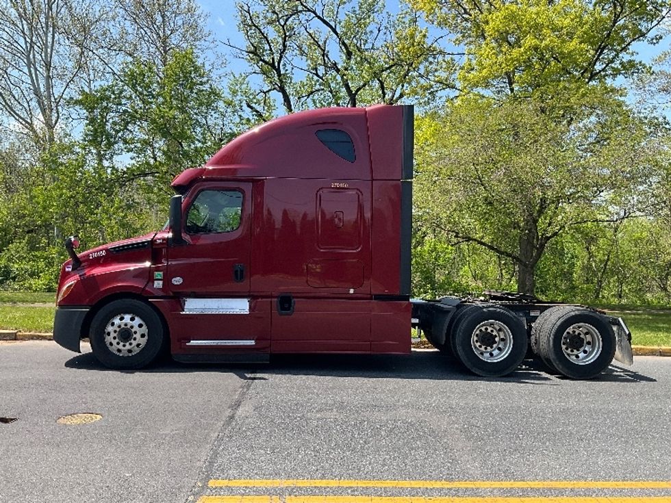 Sleeper Tractor-Heavy Duty Tractors-Freightliner-2019-T12664ST-Reading-PA-564,480\n\t\tmiles-$ 49,500 - Image 4