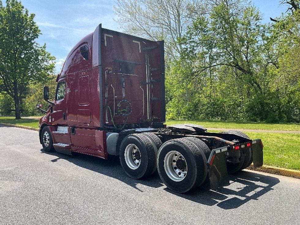 Sleeper Tractor-Heavy Duty Tractors-Freightliner-2019-T12664ST-Reading-PA-564,480\n\t\tmiles-$ 49,500 - Image 5