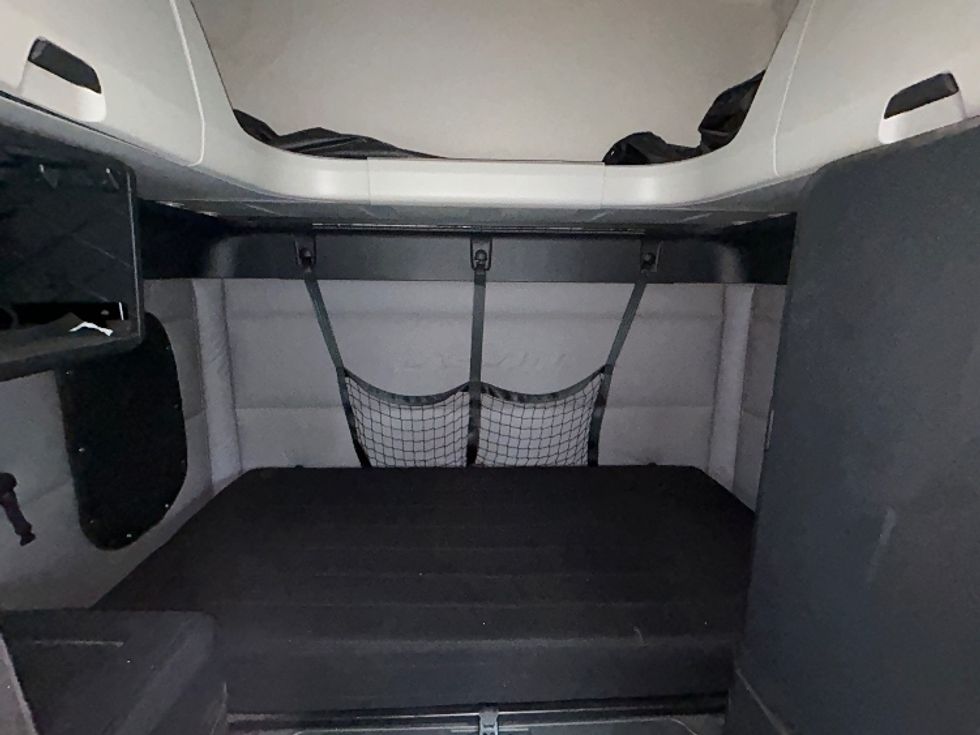 Sleeper Tractor-Heavy Duty Tractors-Freightliner-2019-T12664ST-Reading-PA-601,265\n\t\tmiles-$ 47,500 - Image 16