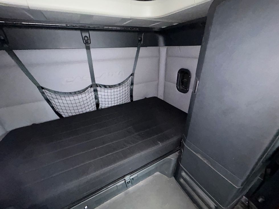 Sleeper Tractor-Heavy Duty Tractors-Freightliner-2019-T12664ST-Reading-PA-601,265\n\t\tmiles-$ 47,500 - Image 17