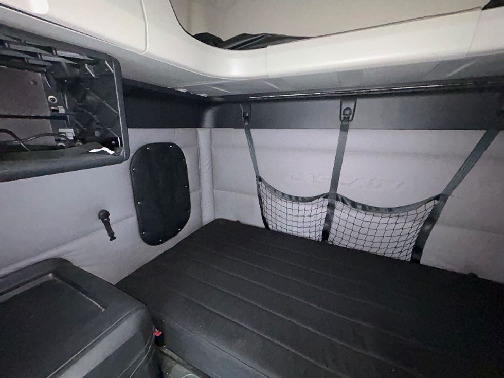 Sleeper Tractor-Heavy Duty Tractors-Freightliner-2019-T12664ST-Reading-PA-601,265\n\t\tmiles-$ 47,500 - Image 18