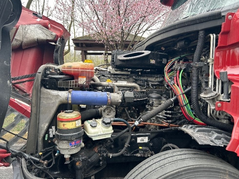 Sleeper Tractor-Heavy Duty Tractors-Freightliner-2019-T12664ST-Reading-PA-601,265\n\t\tmiles-$ 47,500 - Image 21