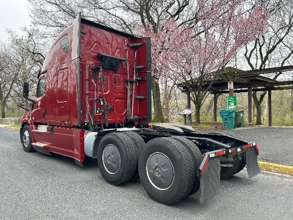 Sleeper Tractor-Heavy Duty Tractors-Freightliner-2019-T12664ST-Reading-PA-601,265\n\t\tmiles-$ 47,500 - Image 5