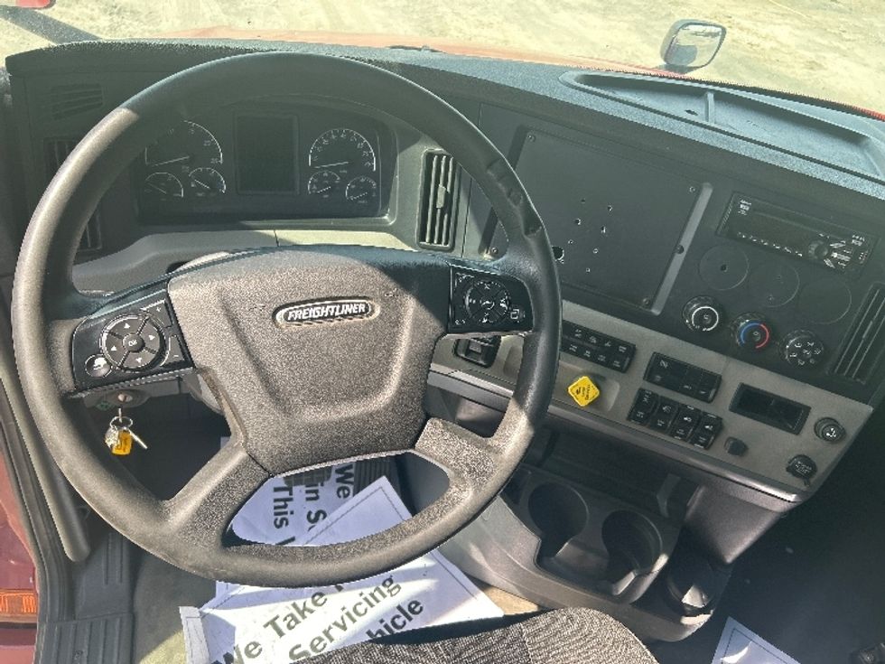 Sleeper Tractor-Heavy Duty Tractors-Freightliner-2019-T12664ST-Reading-PA-607,214\n\t\tmiles-$ 47,250 - Image 11