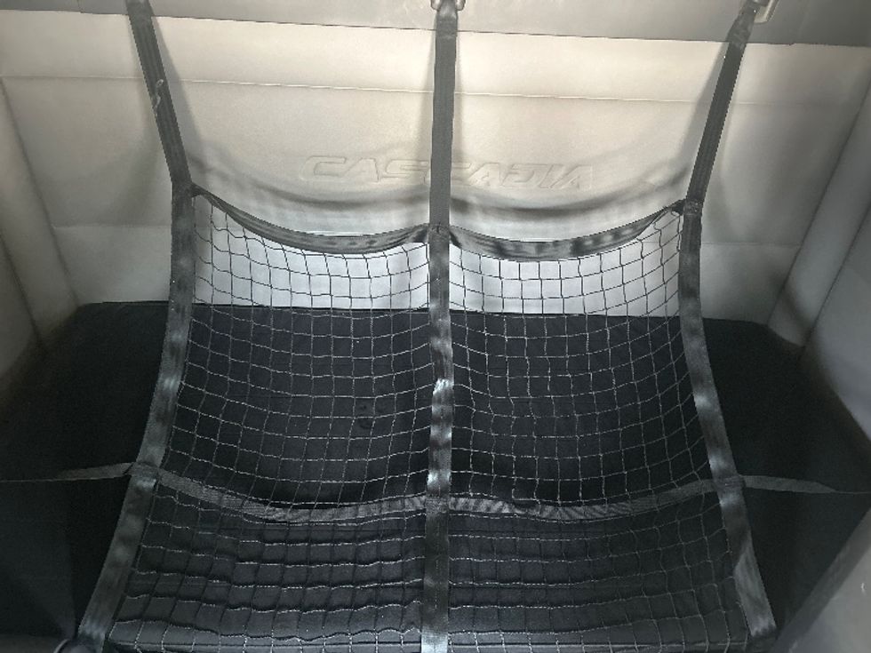 Sleeper Tractor-Heavy Duty Tractors-Freightliner-2019-T12664ST-Reading-PA-607,214\n\t\tmiles-$ 47,250 - Image 17