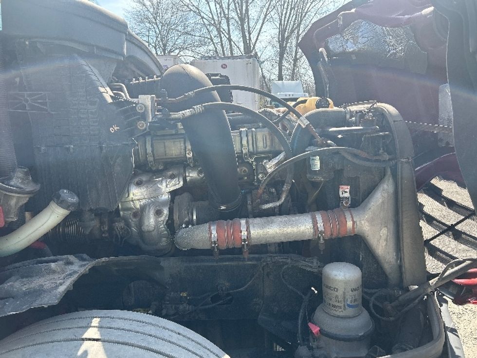 Sleeper Tractor-Heavy Duty Tractors-Freightliner-2019-T12664ST-Reading-PA-607,214\n\t\tmiles-$ 47,250 - Image 20