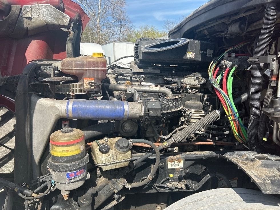 Sleeper Tractor-Heavy Duty Tractors-Freightliner-2019-T12664ST-Reading-PA-607,214\n\t\tmiles-$ 47,250 - Image 21