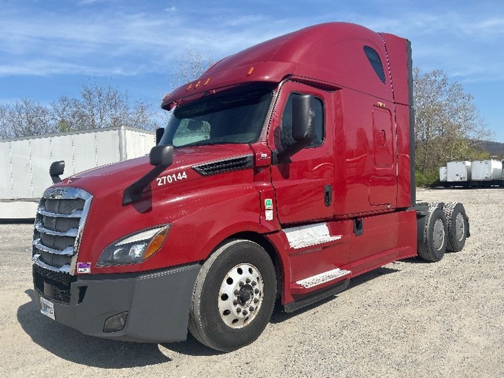 Sleeper Tractor-Heavy Duty Tractors-Freightliner-2019-T12664ST-Reading-PA-607,214\n\t\tmiles-$ 47,250 - Image 3