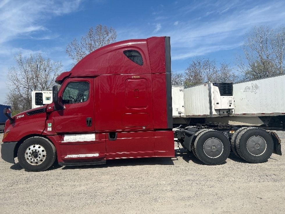 Sleeper Tractor-Heavy Duty Tractors-Freightliner-2019-T12664ST-Reading-PA-607,214\n\t\tmiles-$ 47,250 - Image 4