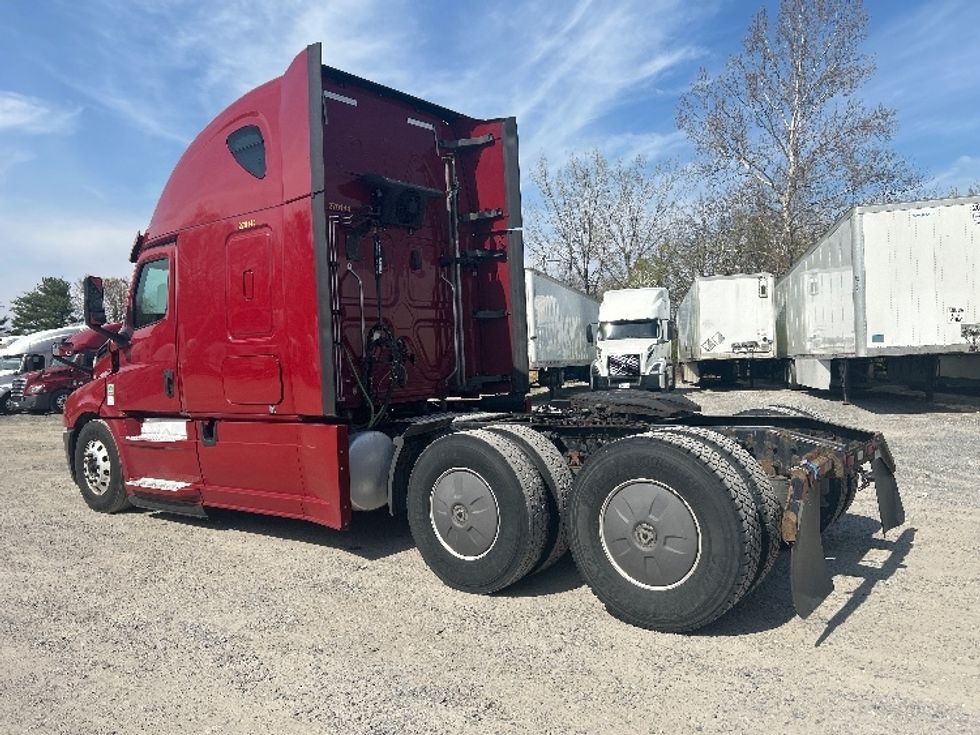 Sleeper Tractor-Heavy Duty Tractors-Freightliner-2019-T12664ST-Reading-PA-607,214\n\t\tmiles-$ 47,250 - Image 5