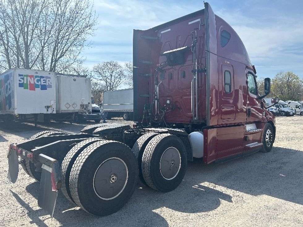Sleeper Tractor-Heavy Duty Tractors-Freightliner-2019-T12664ST-Reading-PA-607,214\n\t\tmiles-$ 47,250 - Image 7