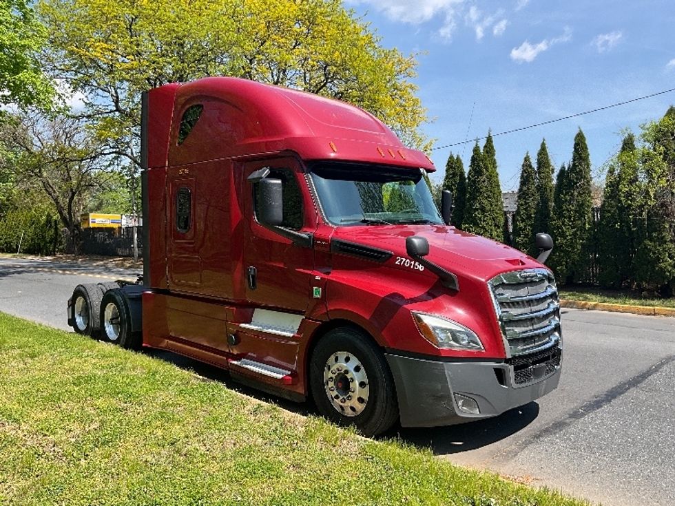 Sleeper Tractor-Heavy Duty Tractors-Freightliner-2019-T12664ST-Reading-PA-619,938\n\t\tmiles-$ 48,750 - Image 1