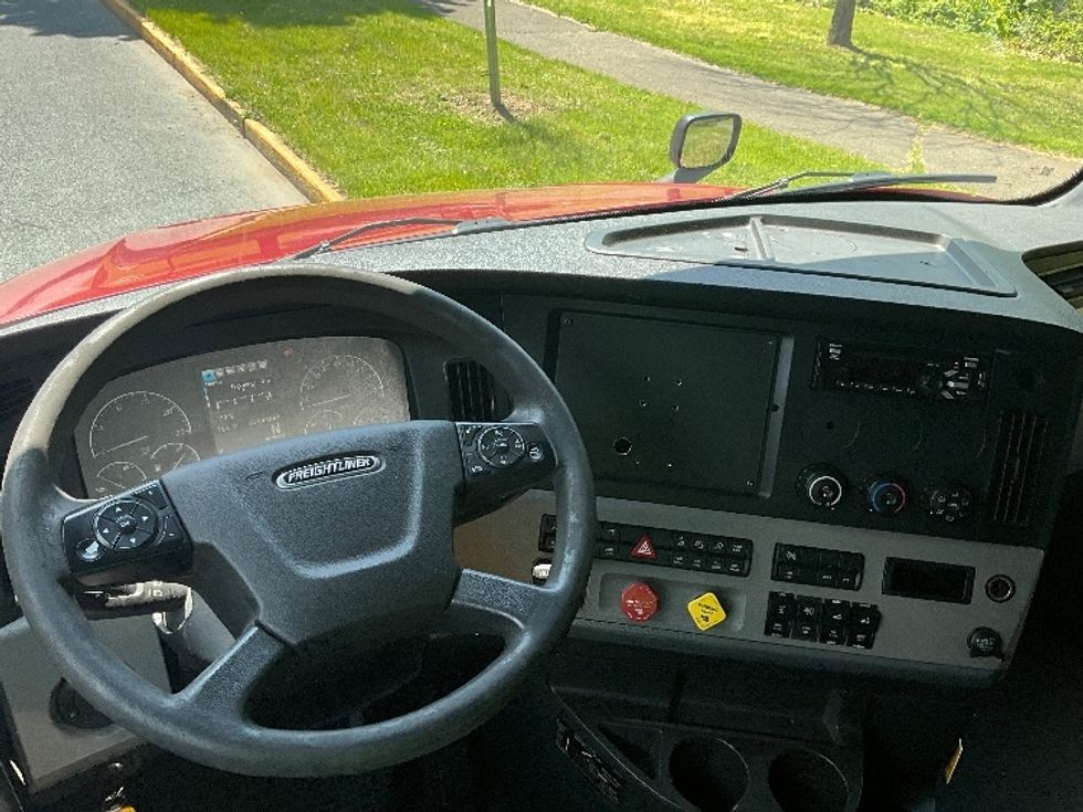 Sleeper Tractor-Heavy Duty Tractors-Freightliner-2019-T12664ST-Reading-PA-619,938\n\t\tmiles-$ 48,750 - Image 11