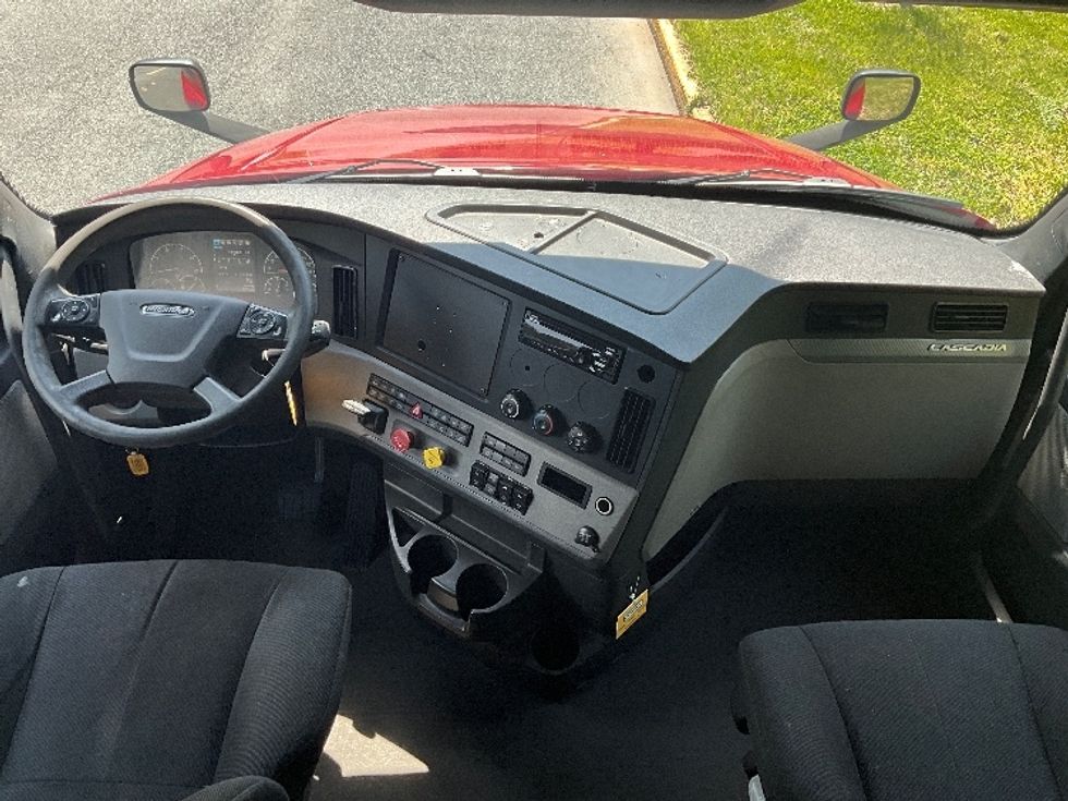 Sleeper Tractor-Heavy Duty Tractors-Freightliner-2019-T12664ST-Reading-PA-619,938\n\t\tmiles-$ 48,750 - Image 12