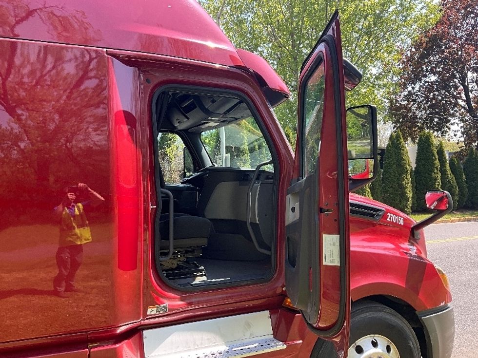 Sleeper Tractor-Heavy Duty Tractors-Freightliner-2019-T12664ST-Reading-PA-619,938\n\t\tmiles-$ 48,750 - Image 13