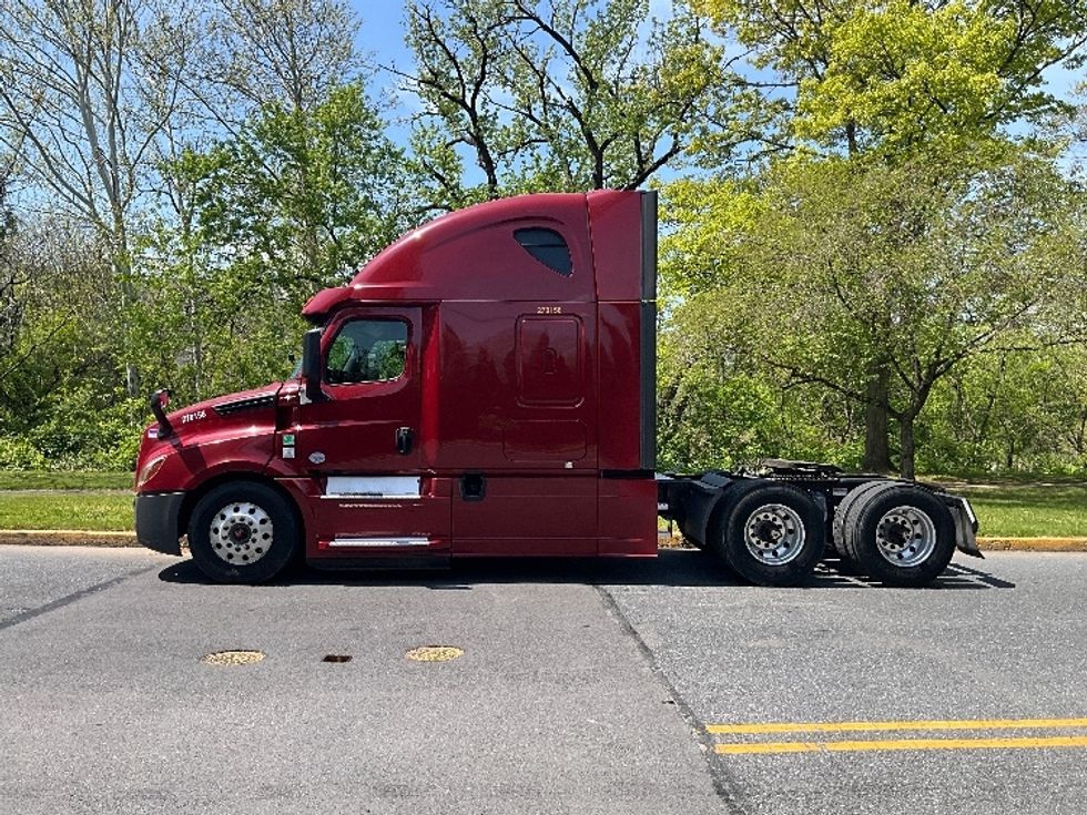 Sleeper Tractor-Heavy Duty Tractors-Freightliner-2019-T12664ST-Reading-PA-619,938\n\t\tmiles-$ 48,750 - Image 4