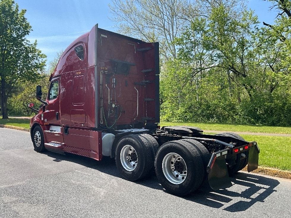 Sleeper Tractor-Heavy Duty Tractors-Freightliner-2019-T12664ST-Reading-PA-619,938\n\t\tmiles-$ 48,750 - Image 5