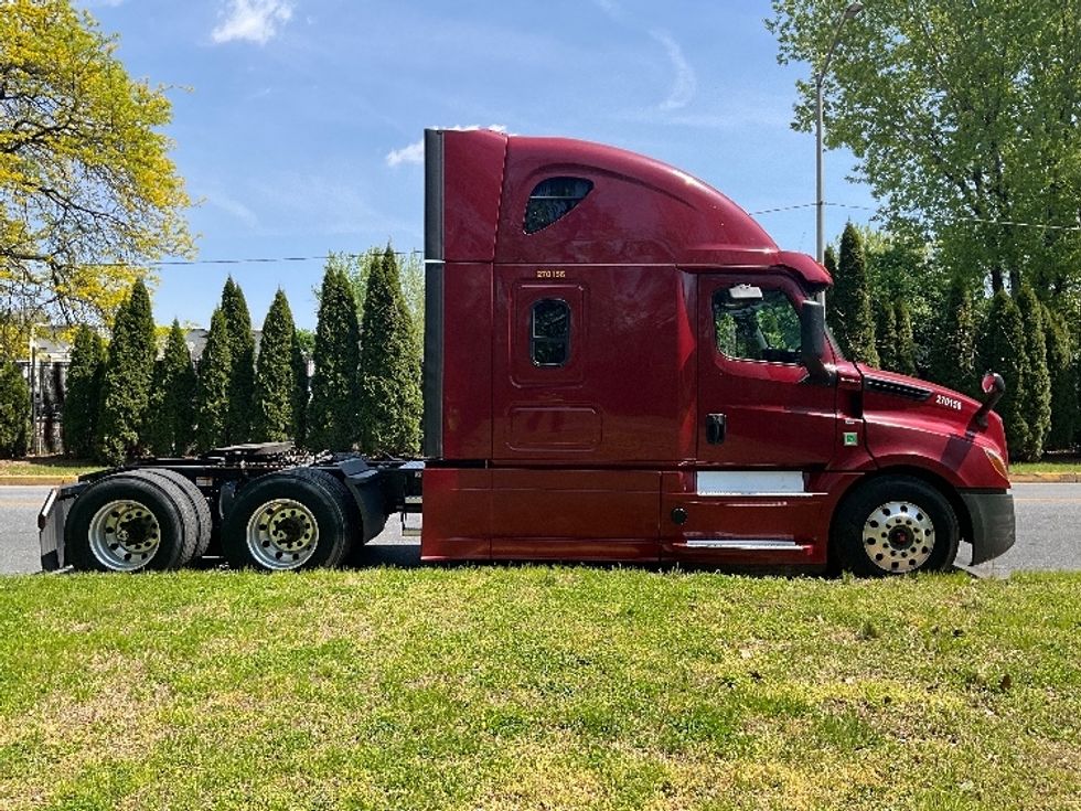 Sleeper Tractor-Heavy Duty Tractors-Freightliner-2019-T12664ST-Reading-PA-619,938\n\t\tmiles-$ 48,750 - Image 8