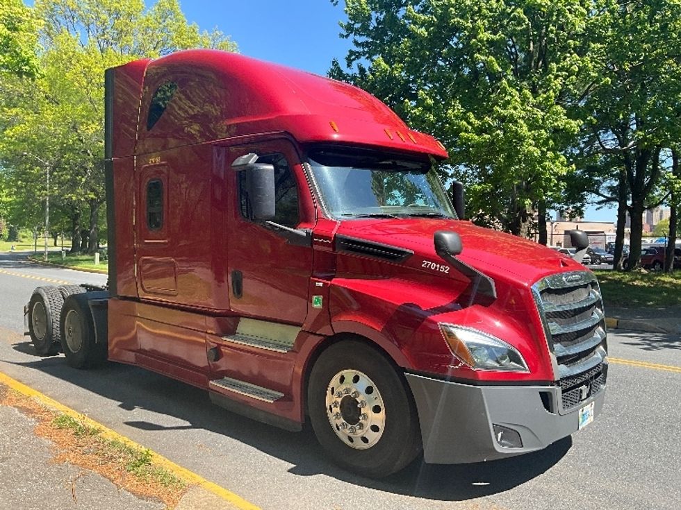 Sleeper Tractor-Heavy Duty Tractors-Freightliner-2019-T12664ST-Reading-PA-634,217\n\t\tmiles-$ 48,000 - Image 1
