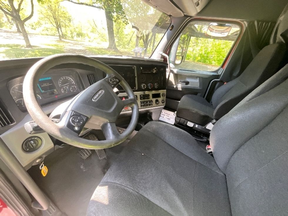 Sleeper Tractor-Heavy Duty Tractors-Freightliner-2019-T12664ST-Reading-PA-634,217\n\t\tmiles-$ 48,000 - Image 10