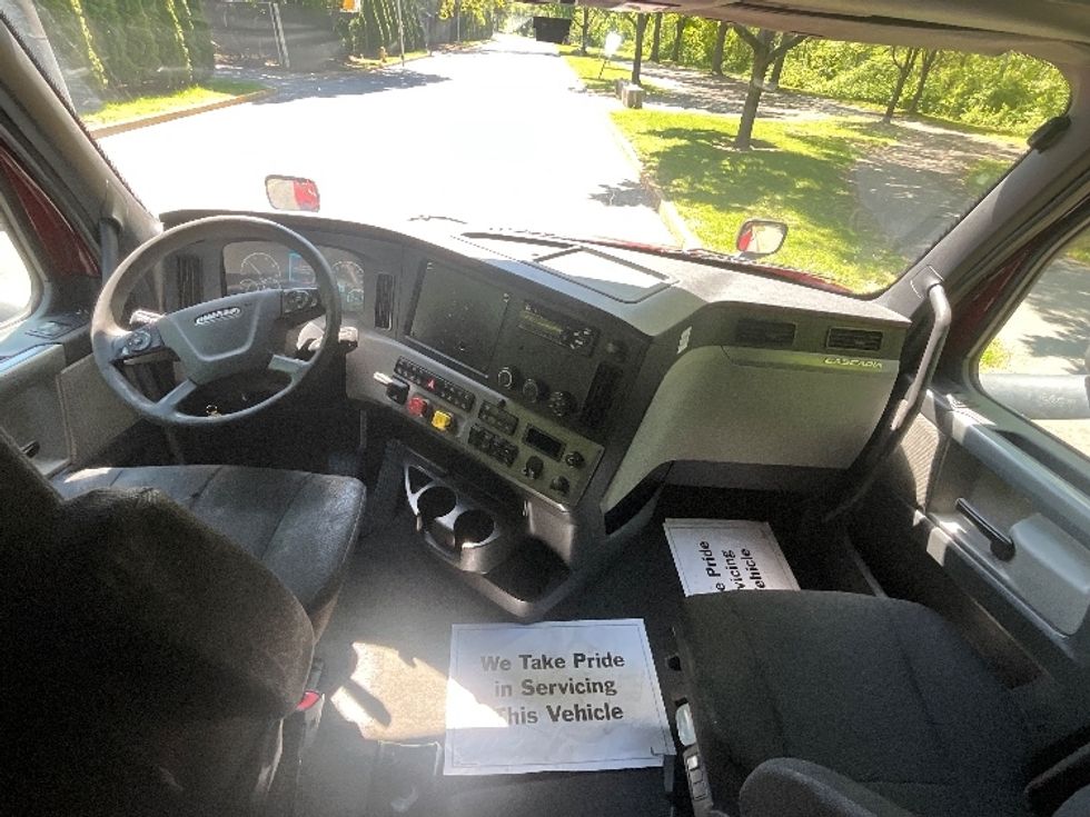 Sleeper Tractor-Heavy Duty Tractors-Freightliner-2019-T12664ST-Reading-PA-634,217\n\t\tmiles-$ 48,000 - Image 12