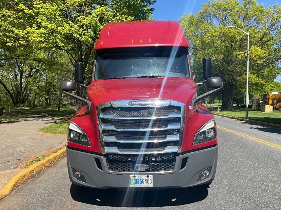 Sleeper Tractor-Heavy Duty Tractors-Freightliner-2019-T12664ST-Reading-PA-634,217\n\t\tmiles-$ 48,000 - Image 2