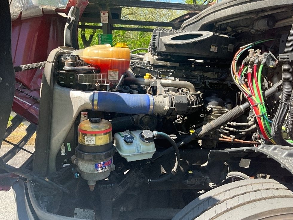 Sleeper Tractor-Heavy Duty Tractors-Freightliner-2019-T12664ST-Reading-PA-634,217\n\t\tmiles-$ 48,000 - Image 21