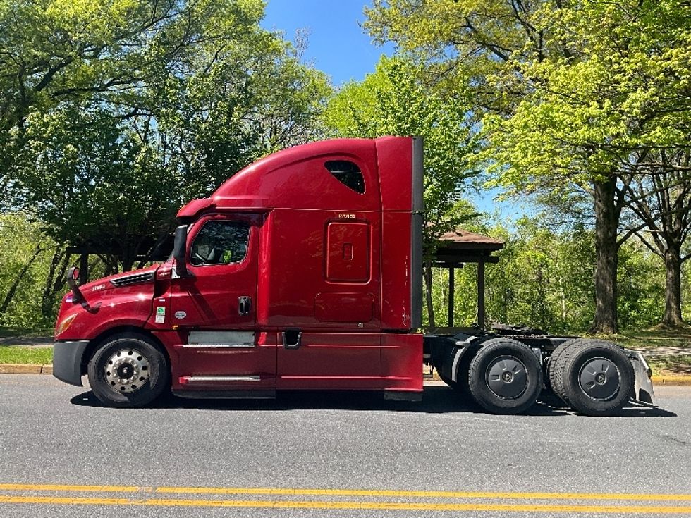 Sleeper Tractor-Heavy Duty Tractors-Freightliner-2019-T12664ST-Reading-PA-634,217\n\t\tmiles-$ 48,000 - Image 4