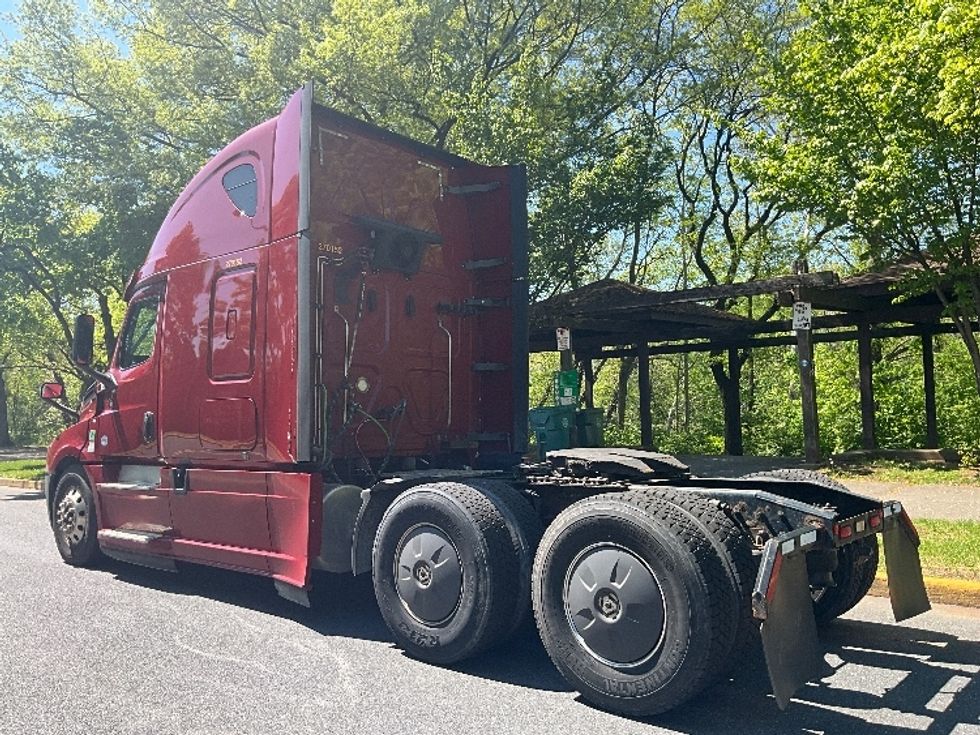 Sleeper Tractor-Heavy Duty Tractors-Freightliner-2019-T12664ST-Reading-PA-634,217\n\t\tmiles-$ 48,000 - Image 5
