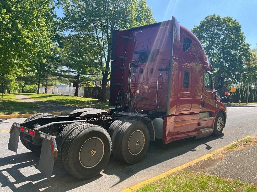 Sleeper Tractor-Heavy Duty Tractors-Freightliner-2019-T12664ST-Reading-PA-634,217\n\t\tmiles-$ 48,000 - Image 7