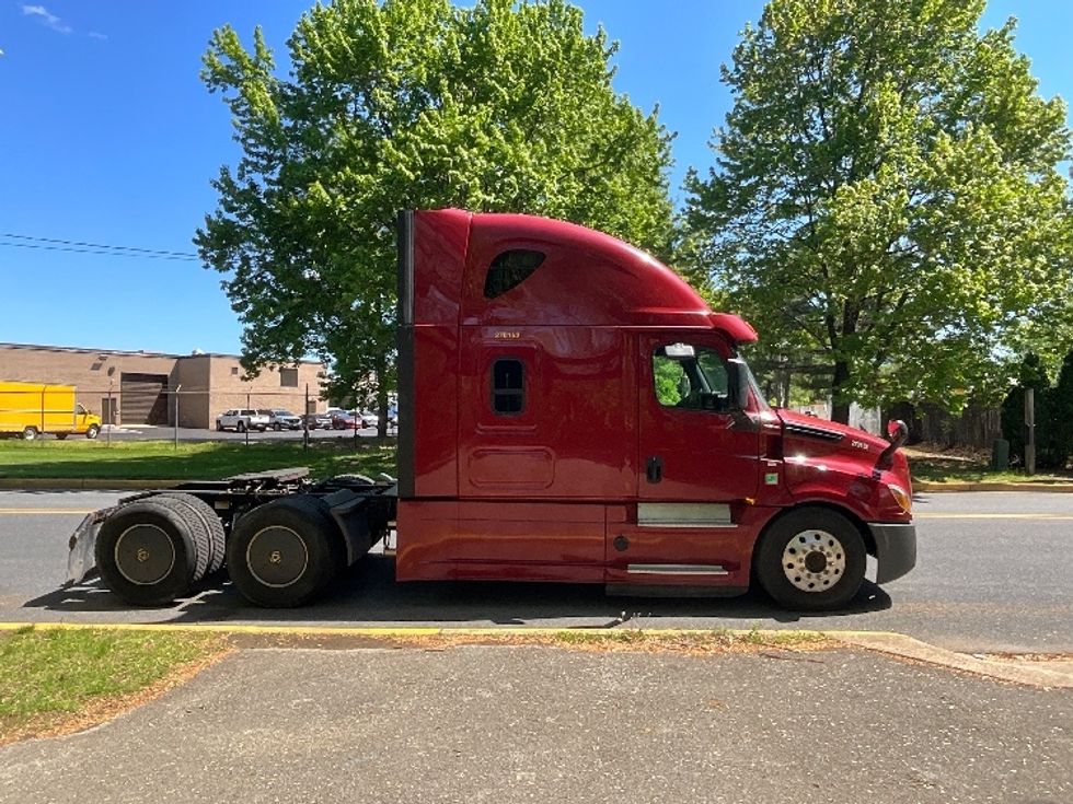 Sleeper Tractor-Heavy Duty Tractors-Freightliner-2019-T12664ST-Reading-PA-634,217\n\t\tmiles-$ 48,000 - Image 8