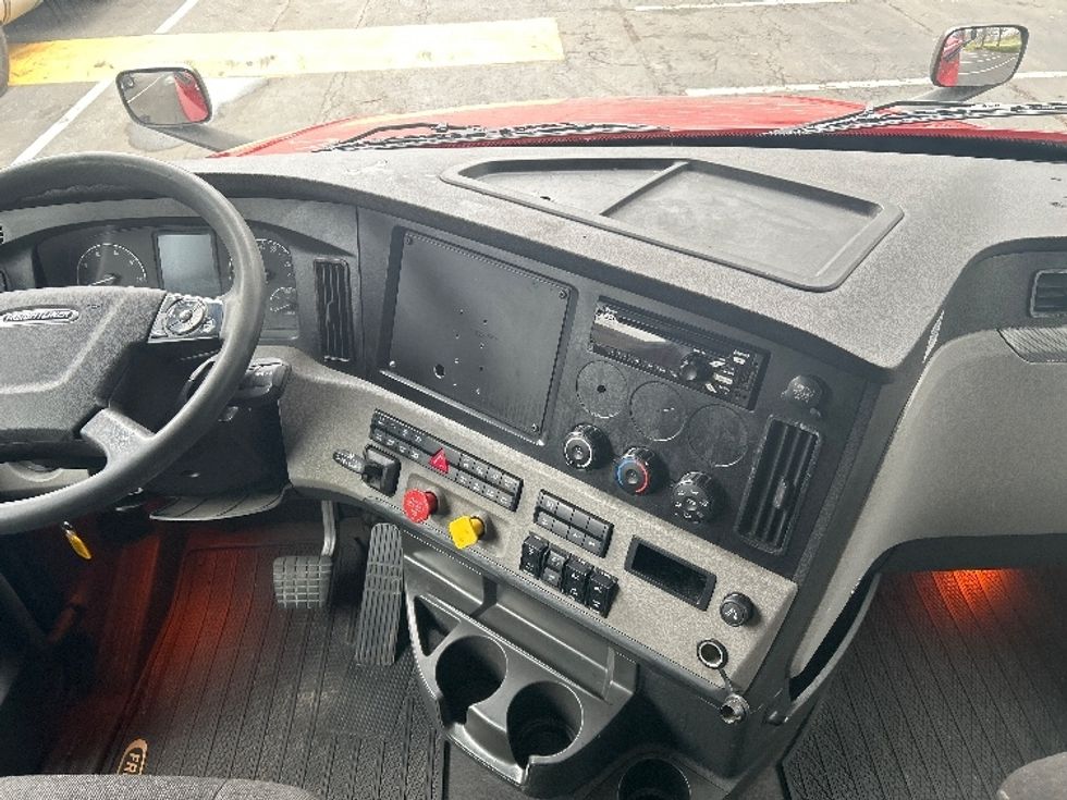 Sleeper Tractor-Heavy Duty Tractors-Freightliner-2019-T12664ST-Reading-PA-636,975\n\t\tmiles-$ 44,750 - Image 12